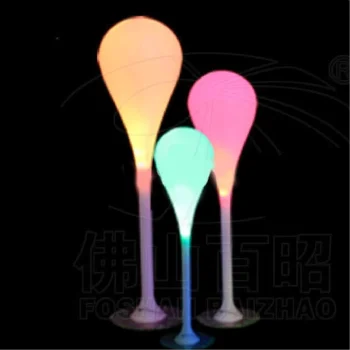 Lámpara de resina iluminada con luz LED, diseñada para crear un ambiente cálido y acogedor.